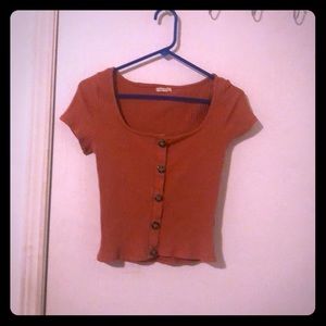 Junior’s button up ribbed short sleeve shirt.